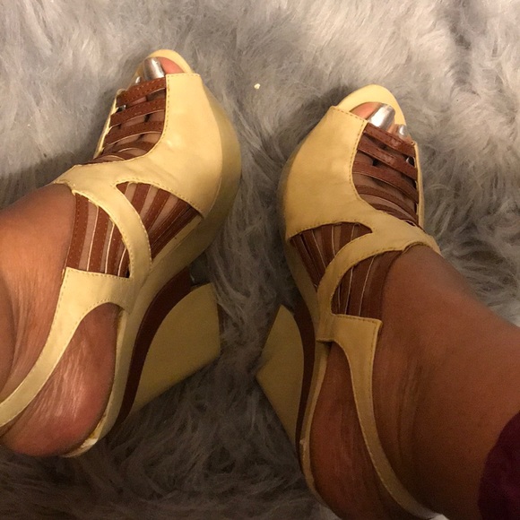 Vintage Inspired Kiss & Tell Platform Heels Sz10 - Picture 8 of 8